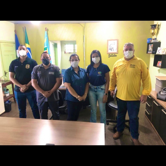 Prefeita Luzia Nunes Brandão , juntamente com Representantes de Órgãos de Segurança, discutiram a implantação de câmeras de segurança no Município.